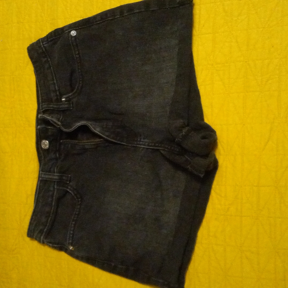 Black cuffed shorts size 4 wild Gable light black